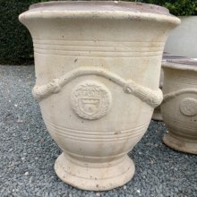 Picture of Pot French Urn Antique White (30801)
